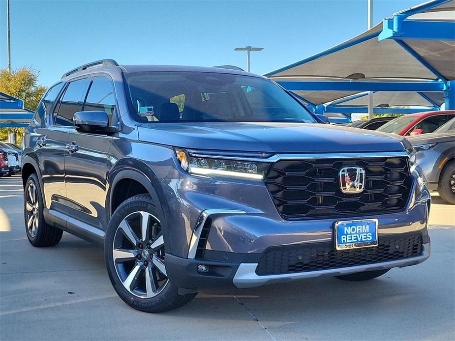 new 2025 Honda Pilot car, priced at $47,395