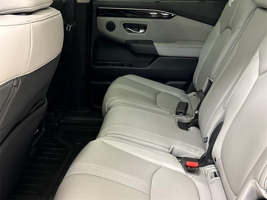 new 2025 Honda Pilot car, priced at $47,450