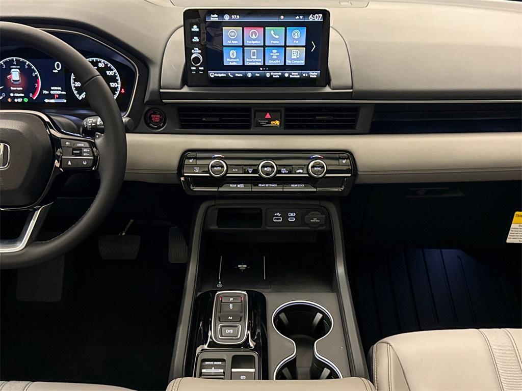 new 2025 Honda Pilot car, priced at $47,450