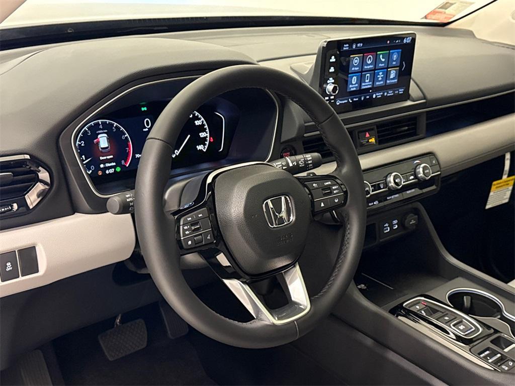new 2025 Honda Pilot car, priced at $47,450