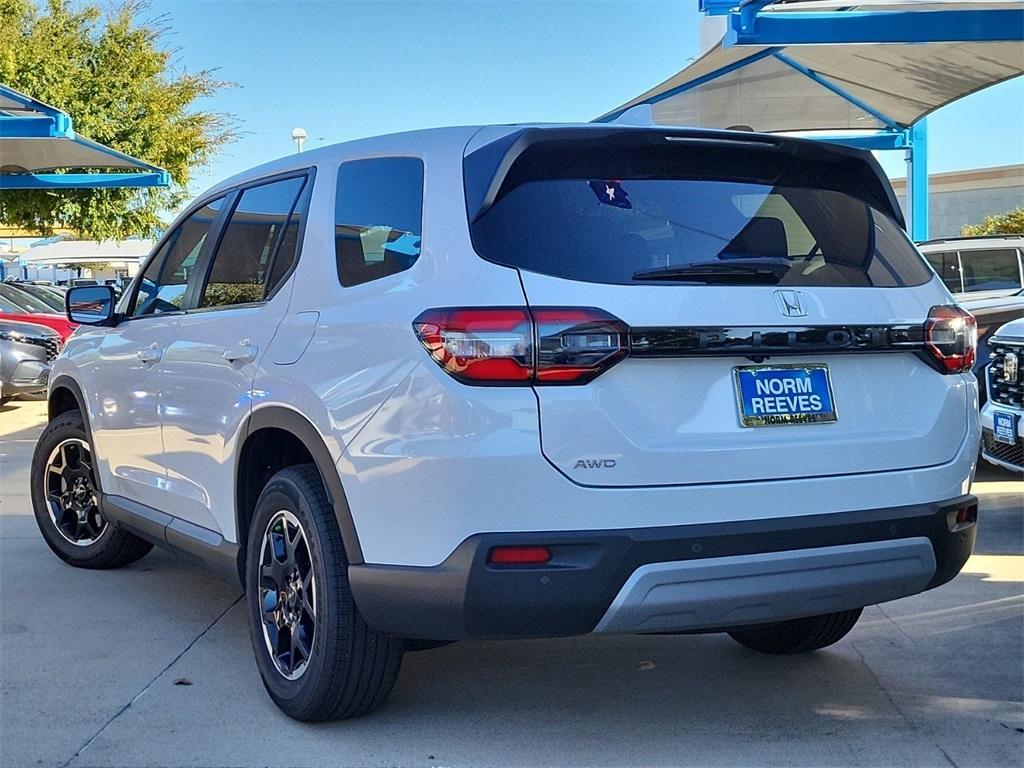 new 2025 Honda Pilot car, priced at $45,560