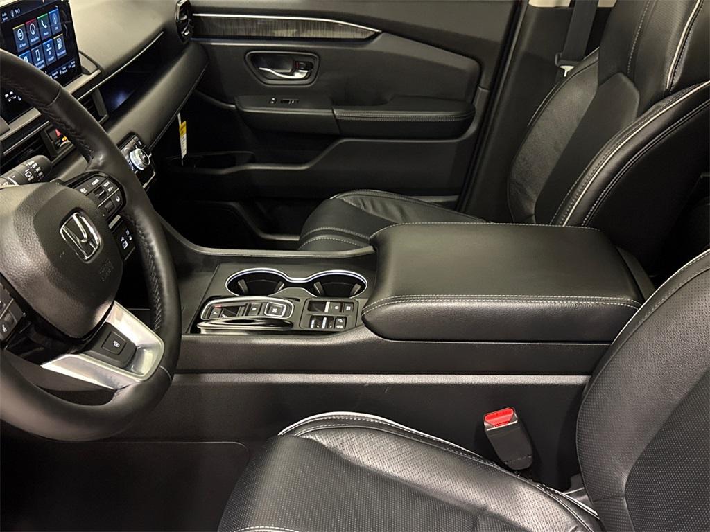 new 2025 Honda Pilot car, priced at $51,204