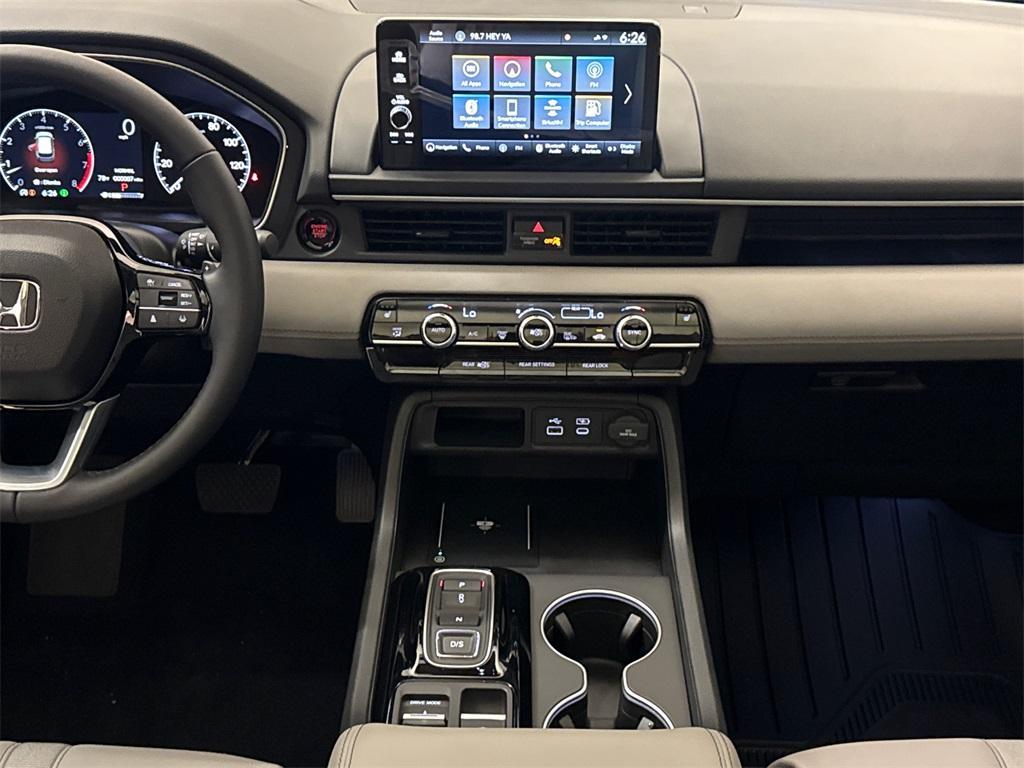 new 2025 Honda Pilot car, priced at $47,332