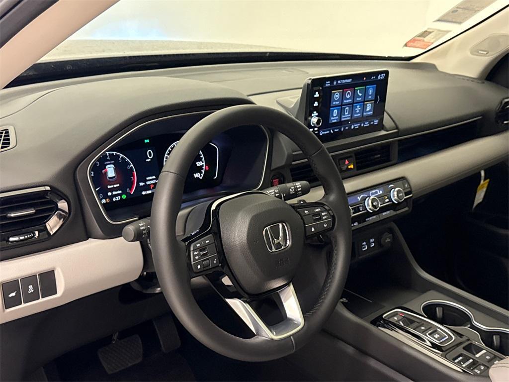 new 2025 Honda Pilot car, priced at $47,332