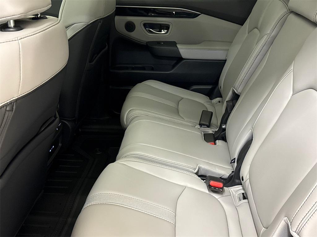 new 2025 Honda Pilot car, priced at $47,332