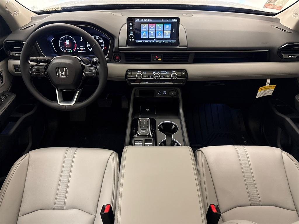new 2025 Honda Pilot car, priced at $47,332