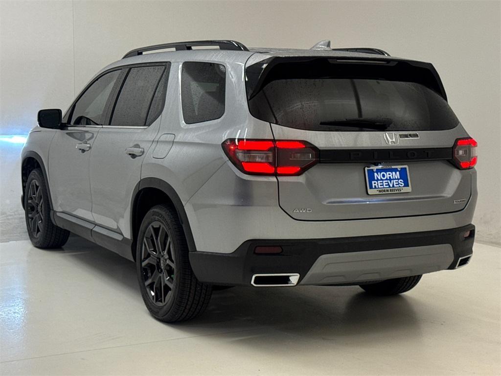 new 2025 Honda Pilot car, priced at $49,700