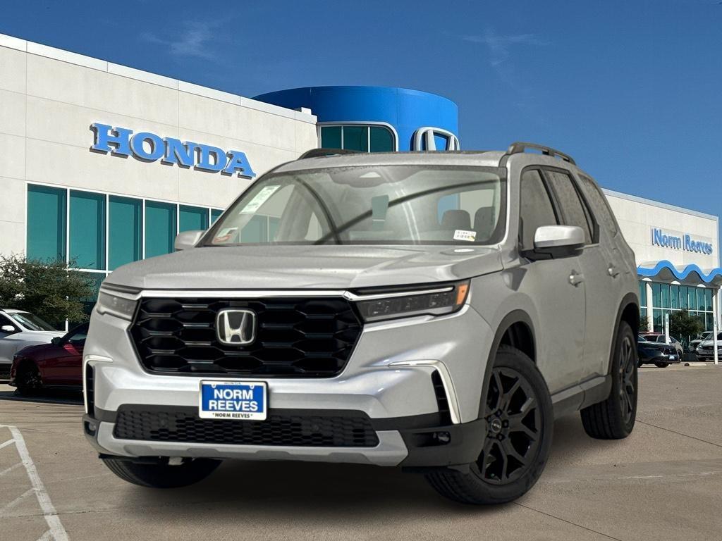 new 2025 Honda Pilot car, priced at $50,700