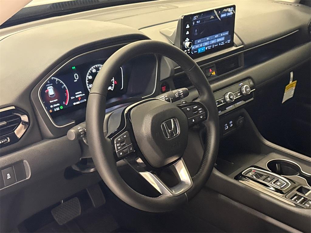 new 2025 Honda Pilot car, priced at $44,940