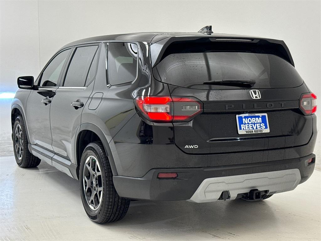 new 2025 Honda Pilot car, priced at $46,346