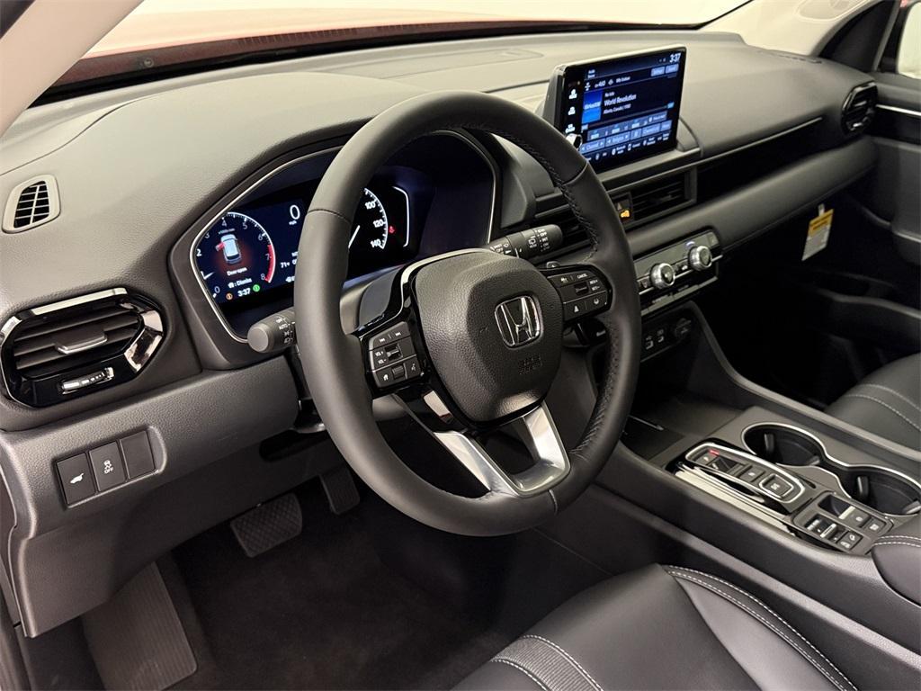 new 2025 Honda Pilot car, priced at $44,325