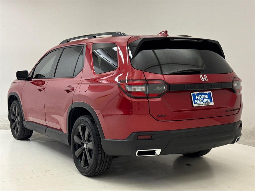 new 2025 Honda Pilot car, priced at $53,626
