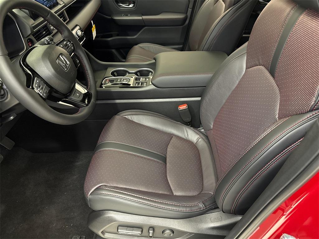 new 2025 Honda Pilot car, priced at $53,626