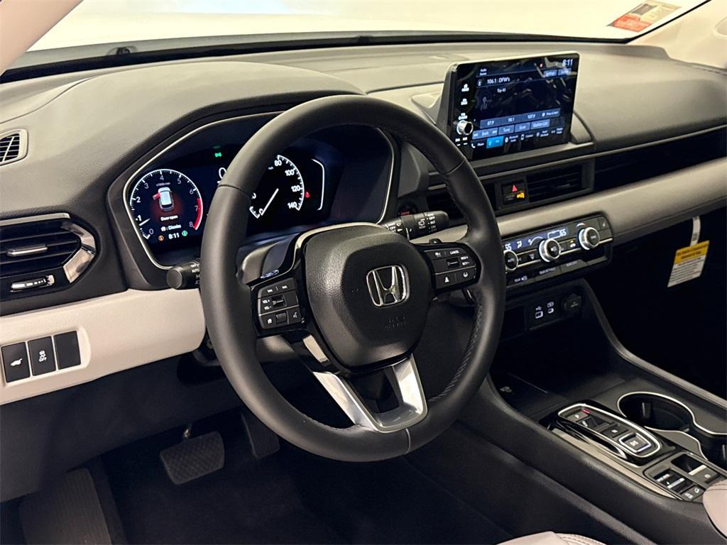 new 2025 Honda Pilot car, priced at $49,405