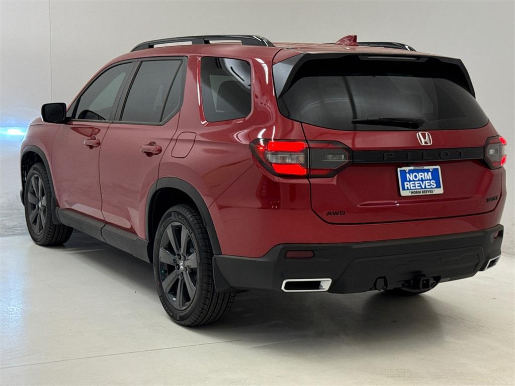 new 2025 Honda Pilot car, priced at $42,980