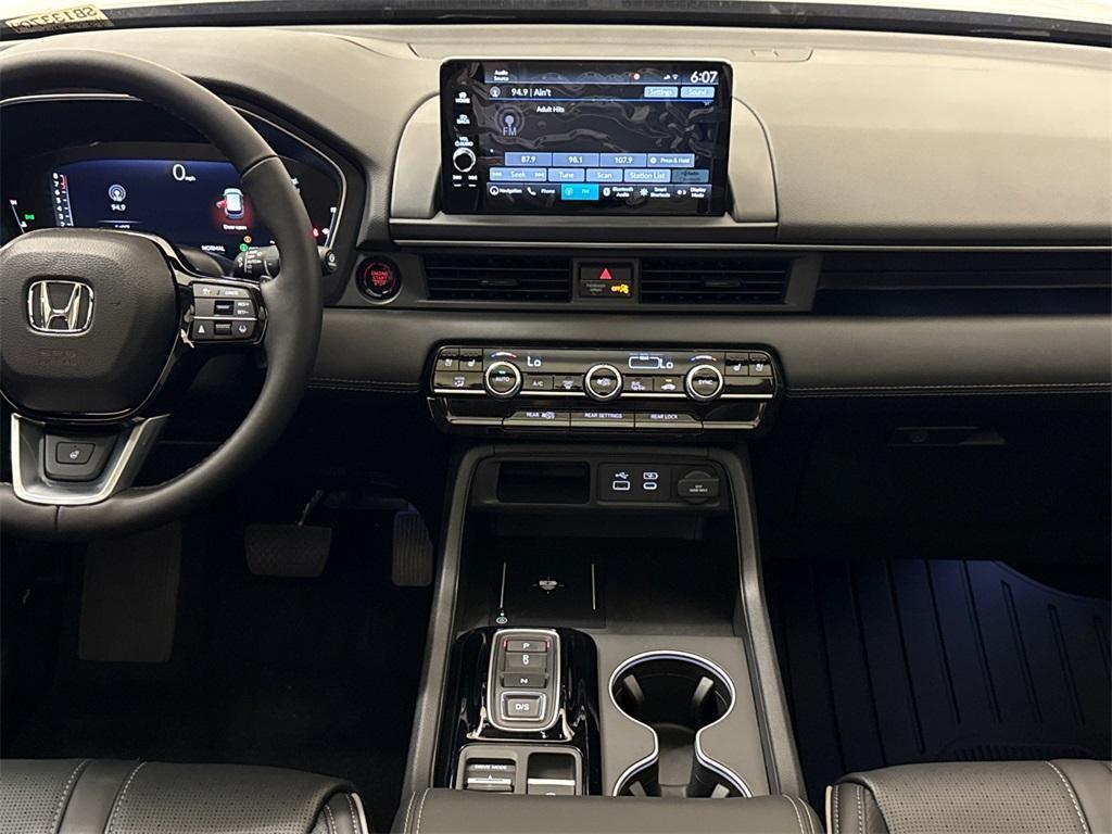 new 2025 Honda Pilot car, priced at $50,278