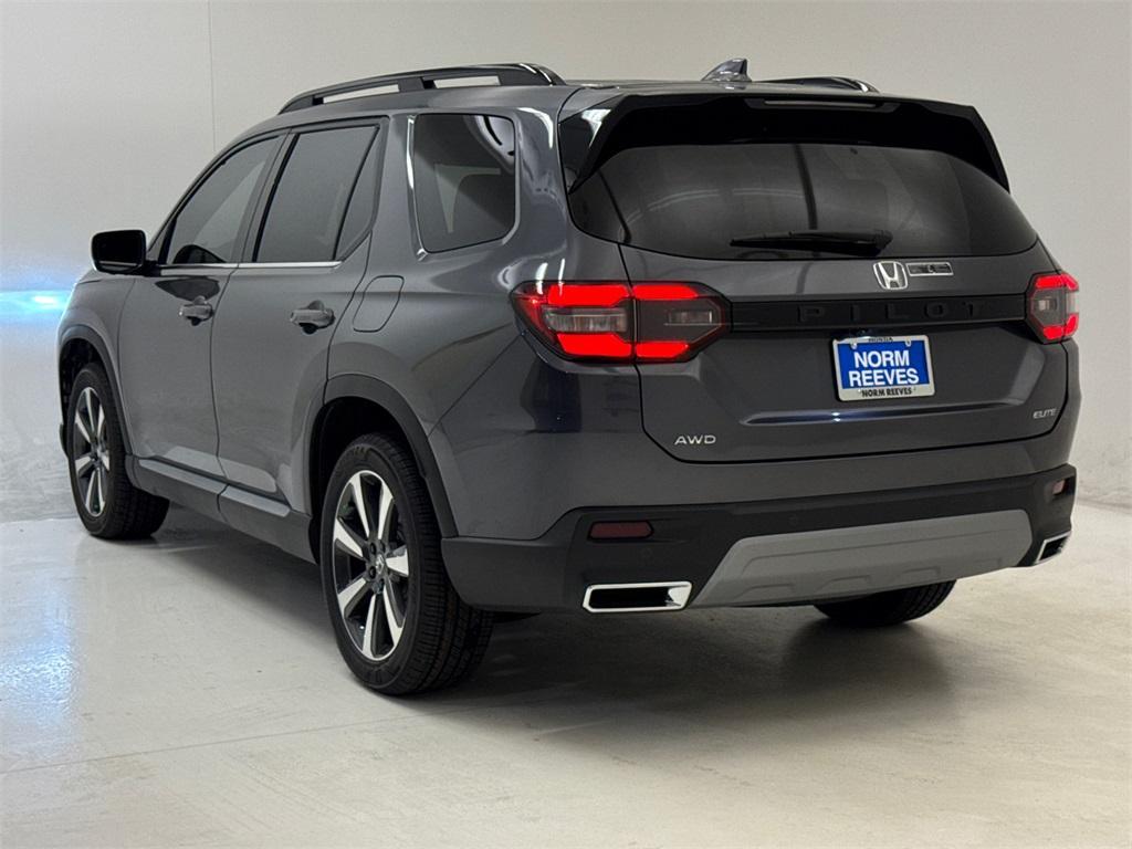 new 2025 Honda Pilot car, priced at $50,278