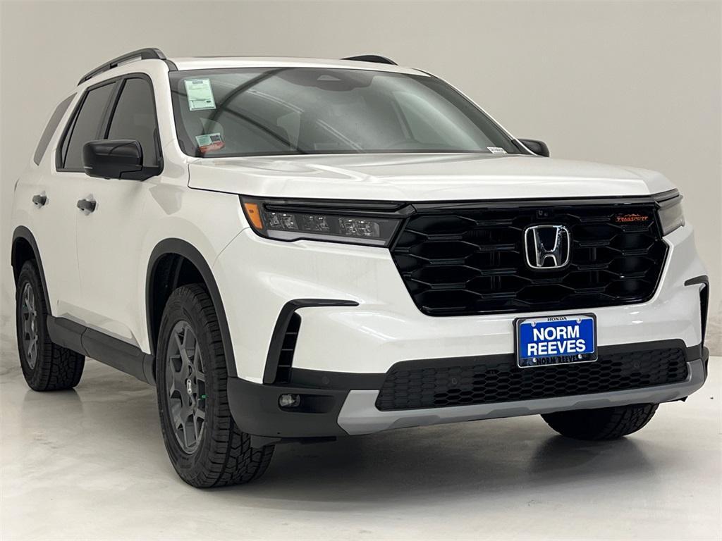 new 2025 Honda Pilot car, priced at $48,750