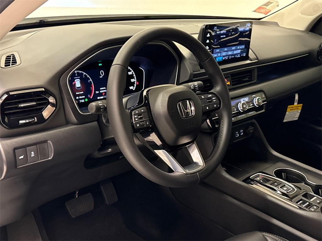 new 2025 Honda Pilot car, priced at $44,750