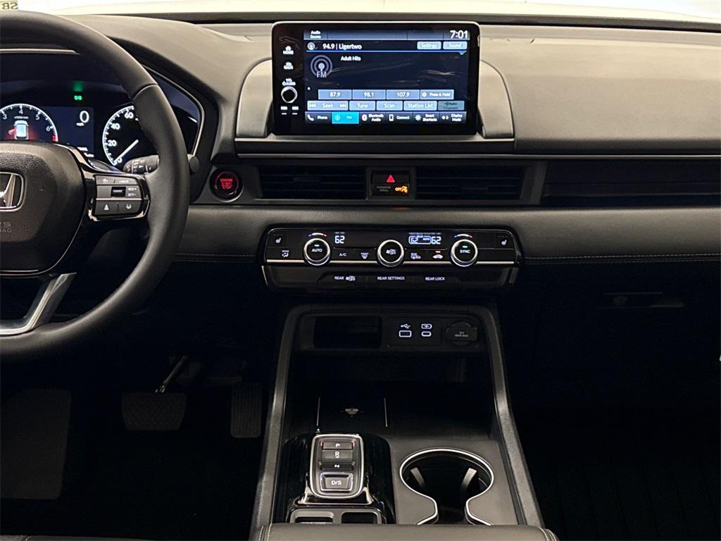 new 2025 Honda Pilot car, priced at $44,750