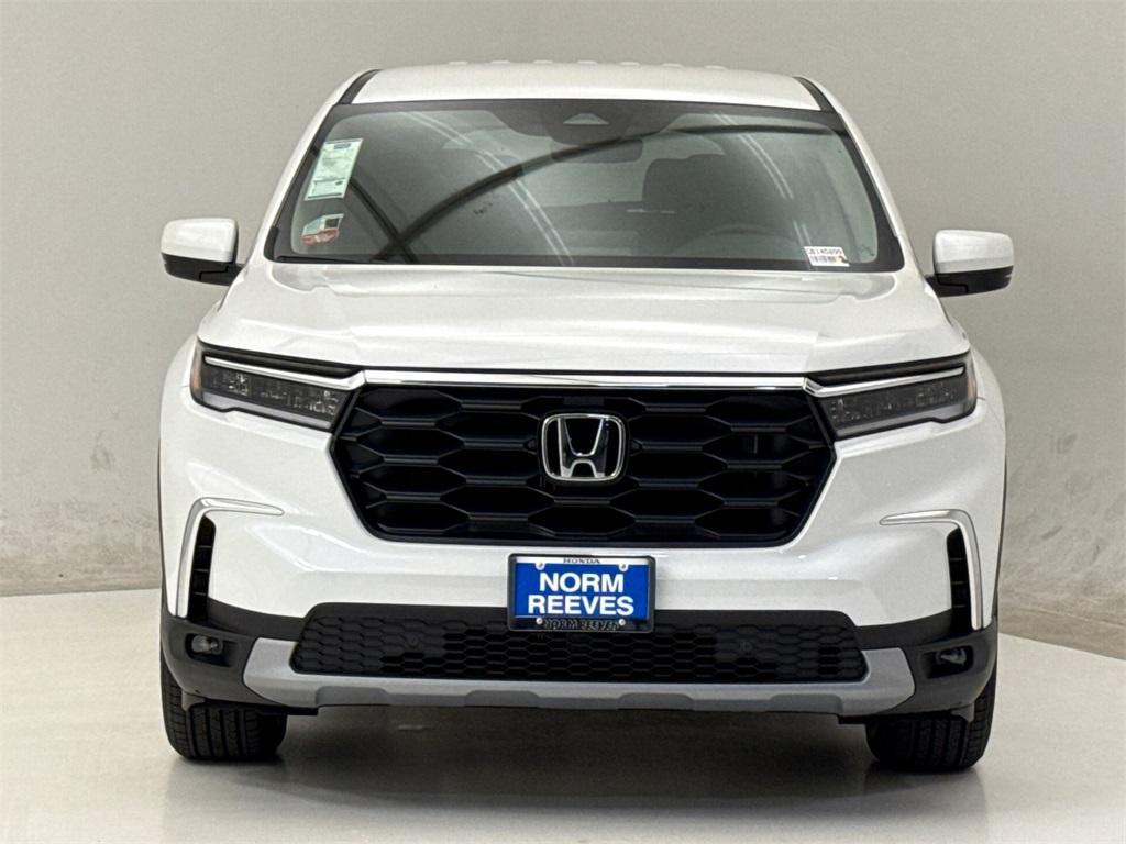 new 2025 Honda Pilot car, priced at $44,750