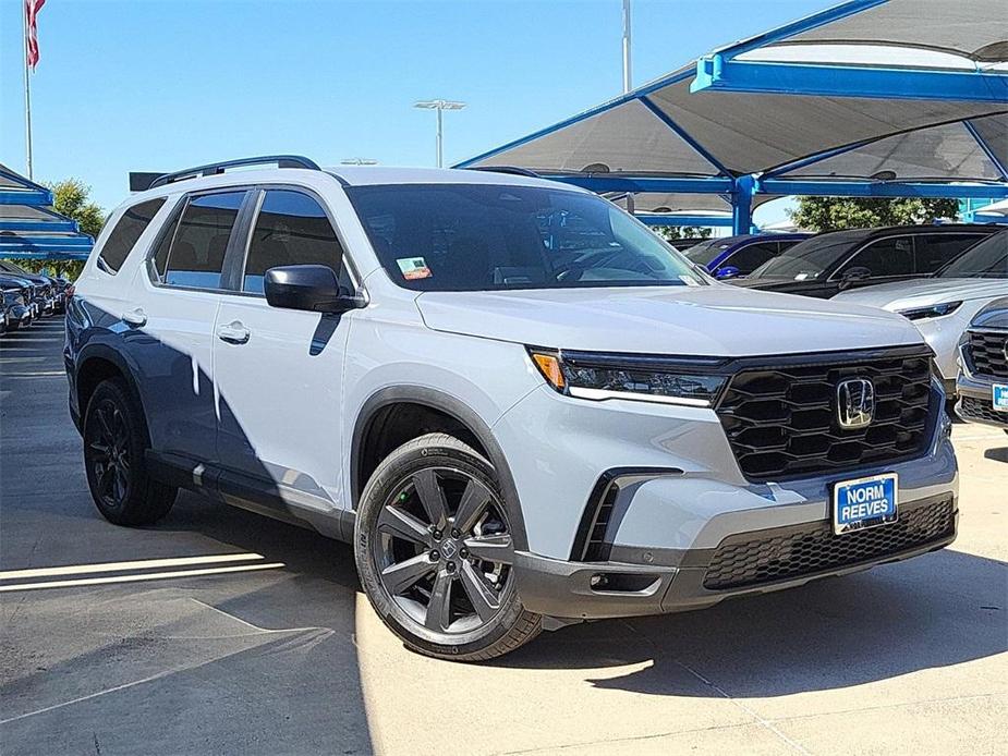 new 2025 Honda Pilot car, priced at $42,050