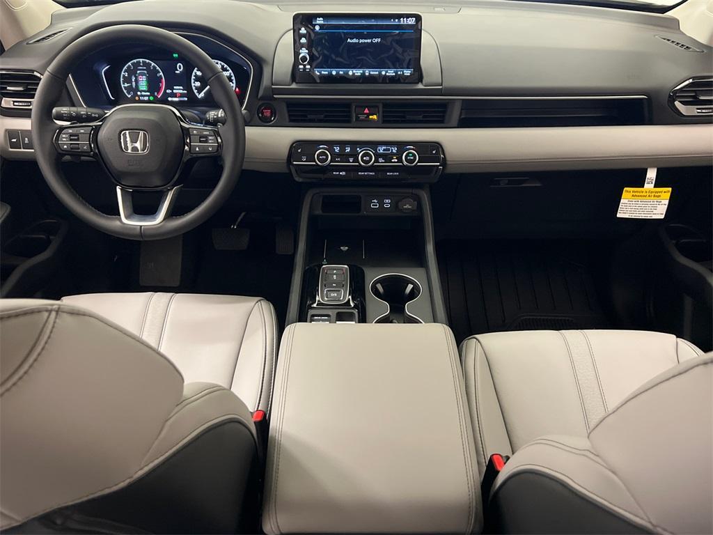 new 2025 Honda Pilot car, priced at $43,850