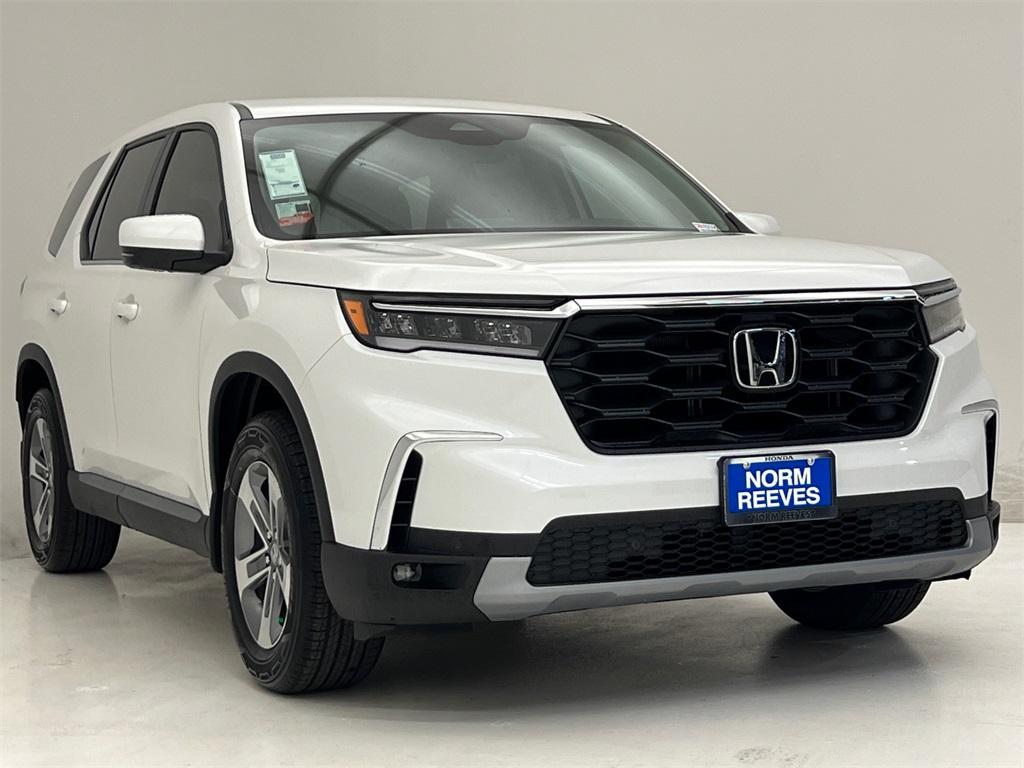 new 2025 Honda Pilot car, priced at $43,850