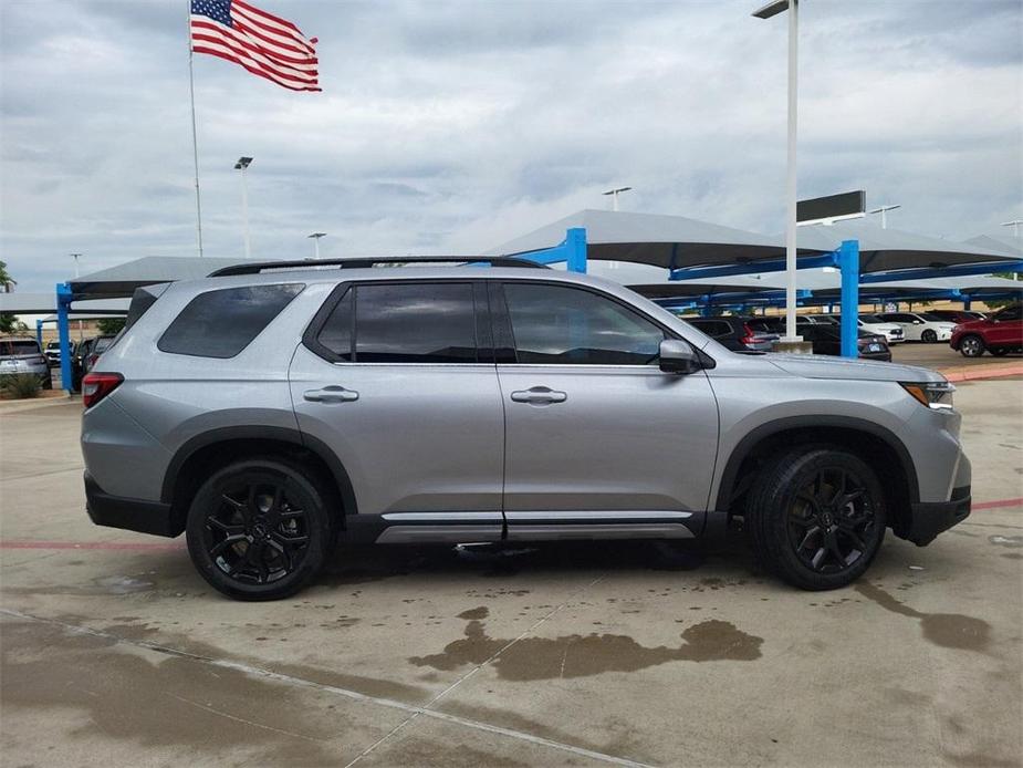 new 2025 Honda Pilot car, priced at $53,825