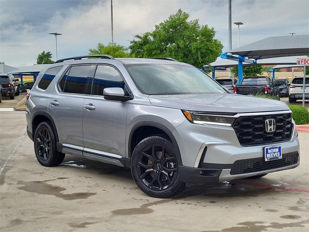 new 2025 Honda Pilot car, priced at $48,966