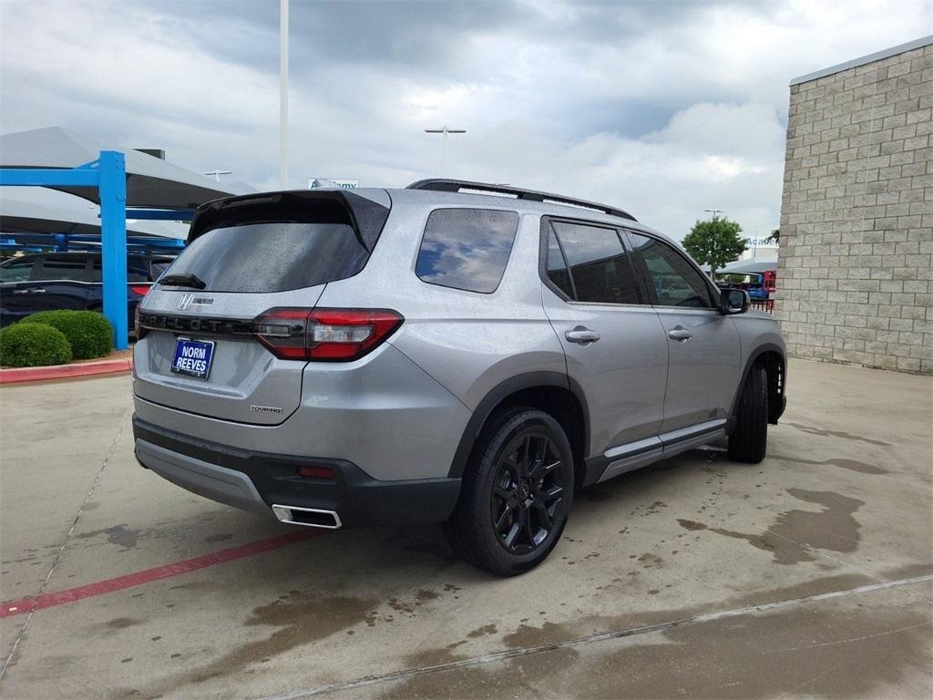 new 2025 Honda Pilot car, priced at $48,966