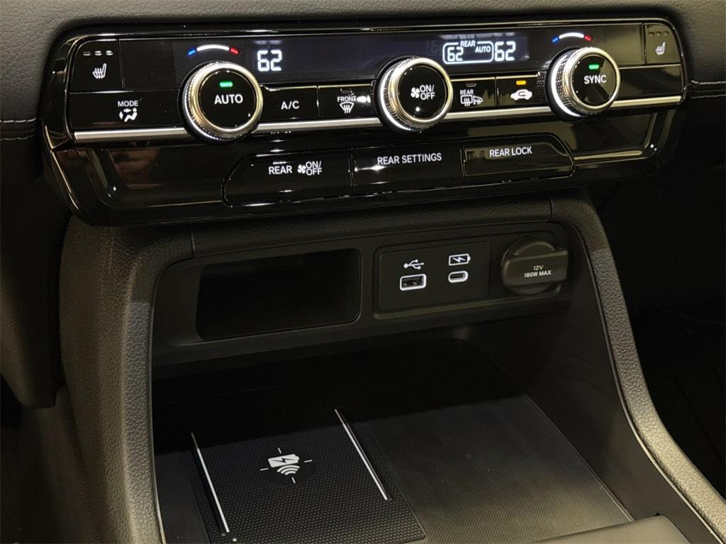 new 2025 Honda Pilot car, priced at $44,994
