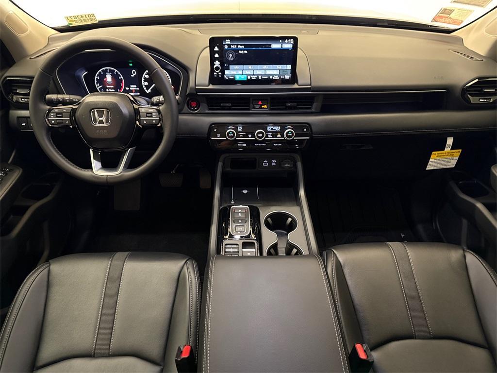 new 2025 Honda Pilot car, priced at $44,994
