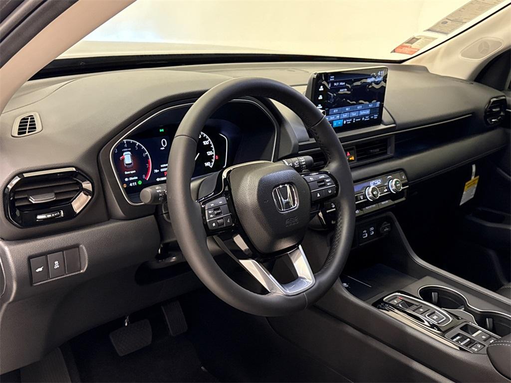 new 2025 Honda Pilot car, priced at $44,994