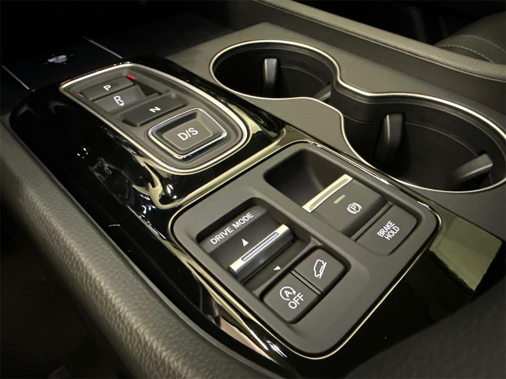 new 2025 Honda Pilot car, priced at $44,994