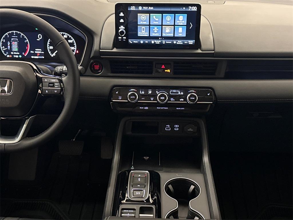new 2025 Honda Pilot car, priced at $42,853