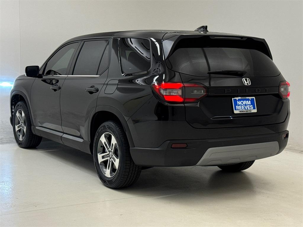 new 2025 Honda Pilot car, priced at $42,853