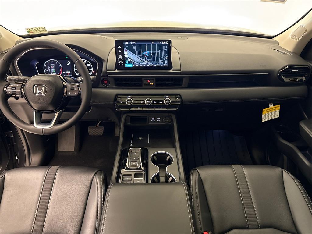 new 2025 Honda Pilot car, priced at $48,876