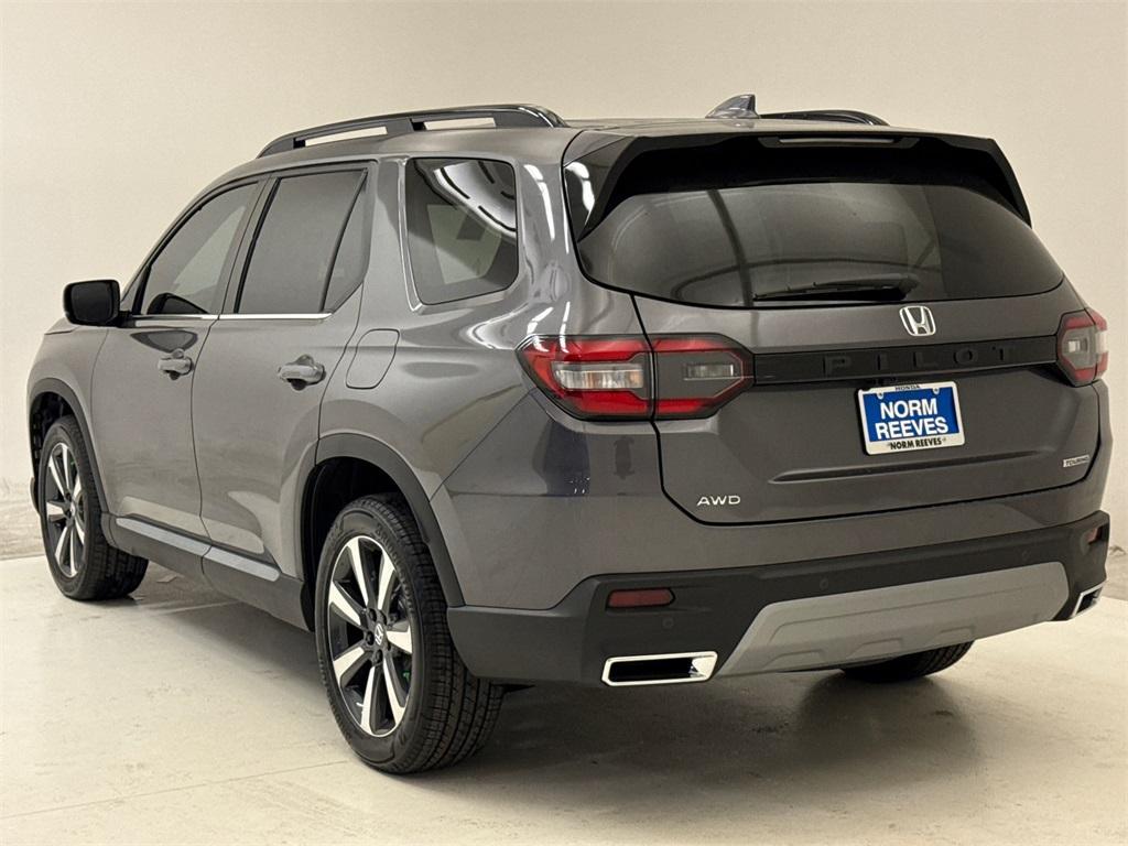 new 2025 Honda Pilot car, priced at $48,876