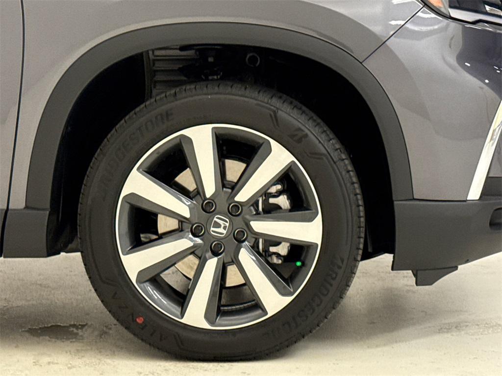 new 2025 Honda Pilot car, priced at $48,876