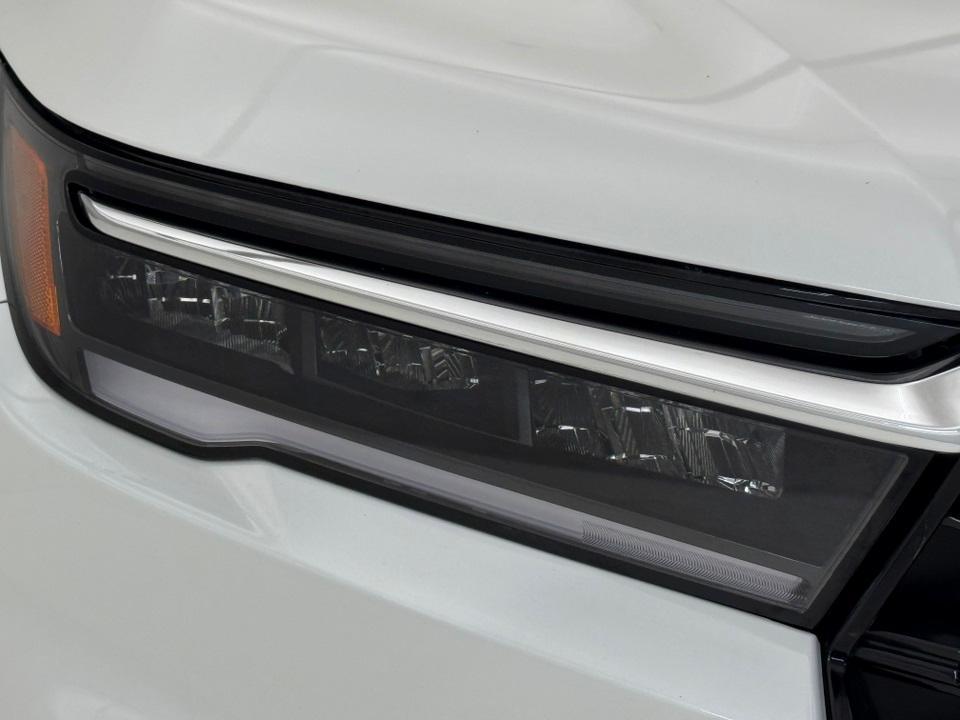 new 2025 Honda Pilot car, priced at $49,521