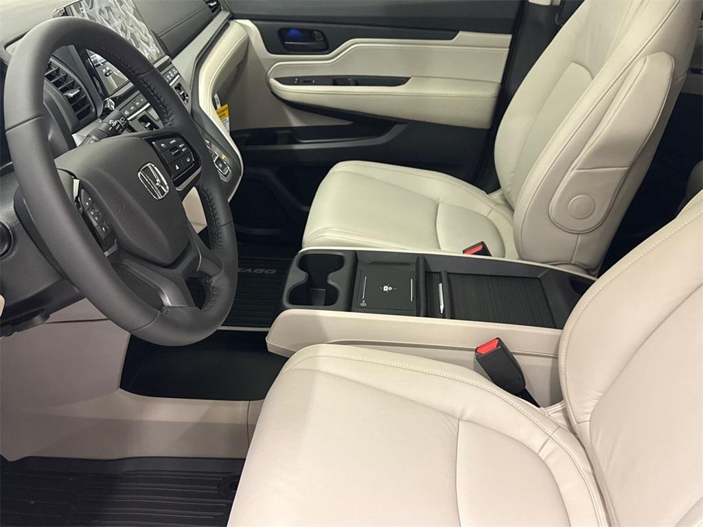 new 2025 Honda Odyssey car, priced at $42,091