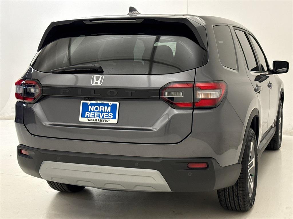 new 2025 Honda Pilot car, priced at $43,898