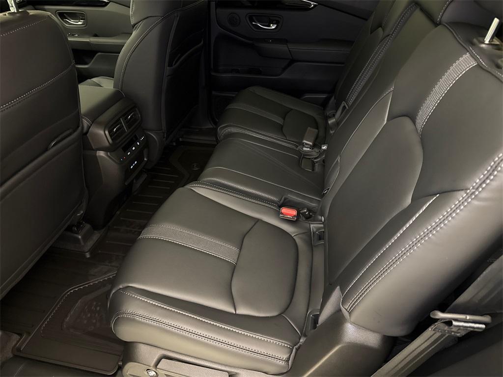 new 2025 Honda Pilot car, priced at $43,898