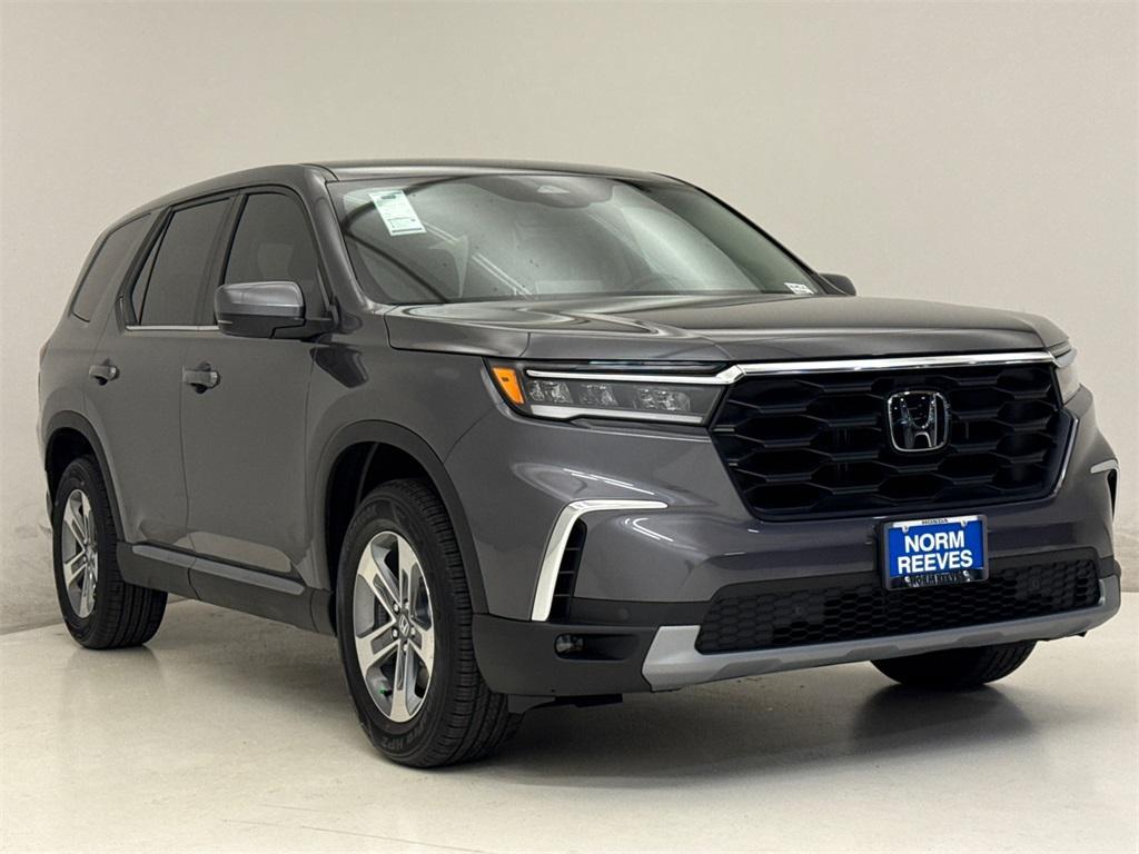 new 2025 Honda Pilot car, priced at $43,898