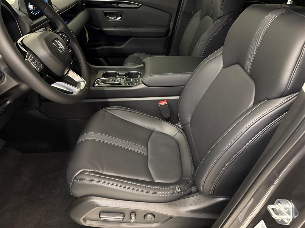 new 2025 Honda Pilot car, priced at $43,898