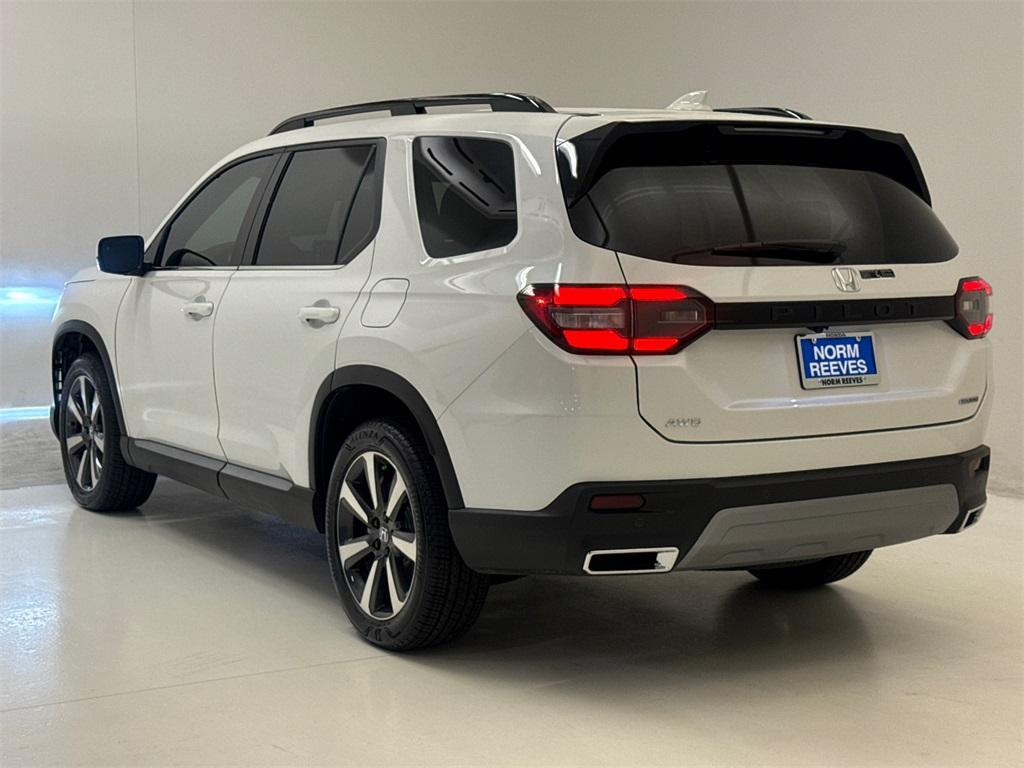 new 2025 Honda Pilot car, priced at $47,759