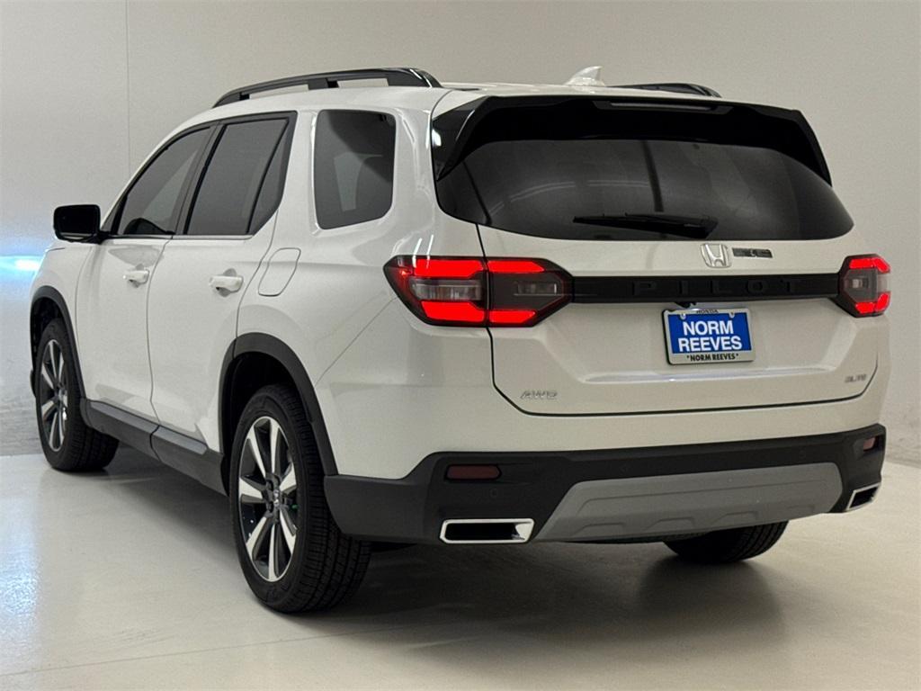 new 2025 Honda Pilot car, priced at $50,705