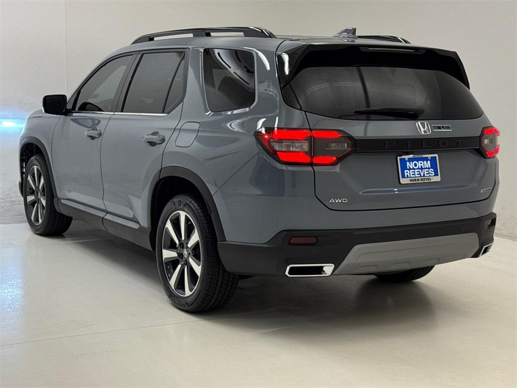 new 2025 Honda Pilot car, priced at $48,255