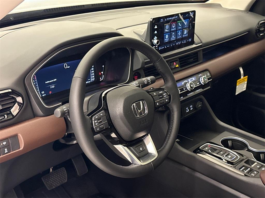 new 2025 Honda Pilot car, priced at $51,277